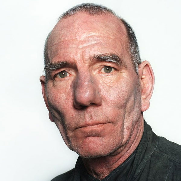 تصویر Pete Postlethwaite